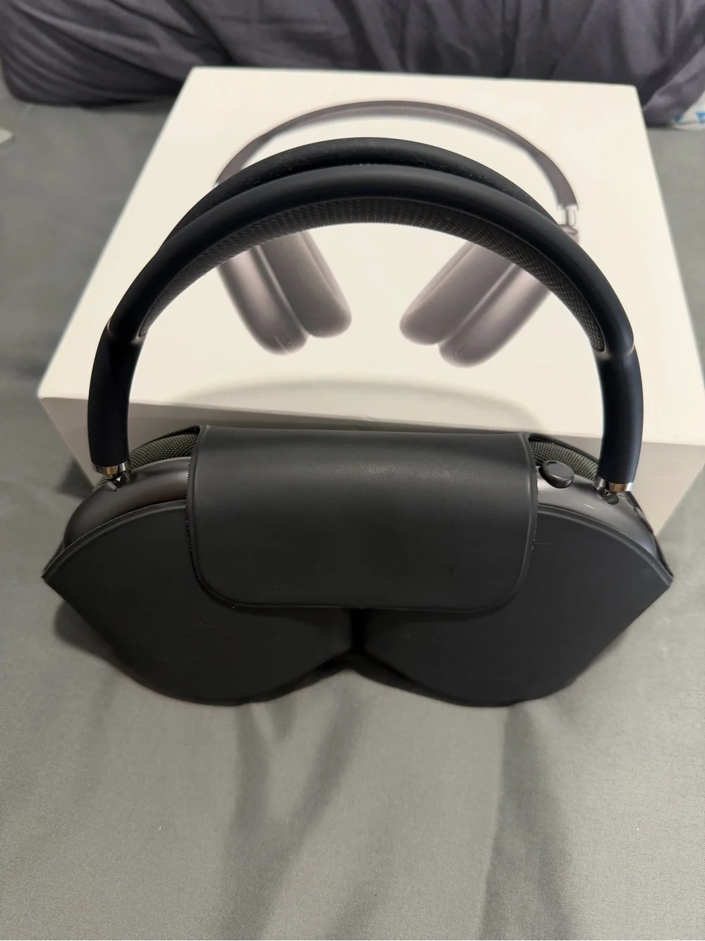 Apple AirPods Max Over-Ear Headphones in Space Gray Gen 1 Lightning